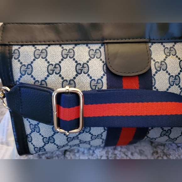 ****SOLD*****Authentic Navy Gucci - Picture 1 of 15